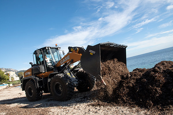 CASE soutient le projet Beach Care, qui encourage la recherche environnementale, l'éducation et le nettoyage des plastiques sur les plages
